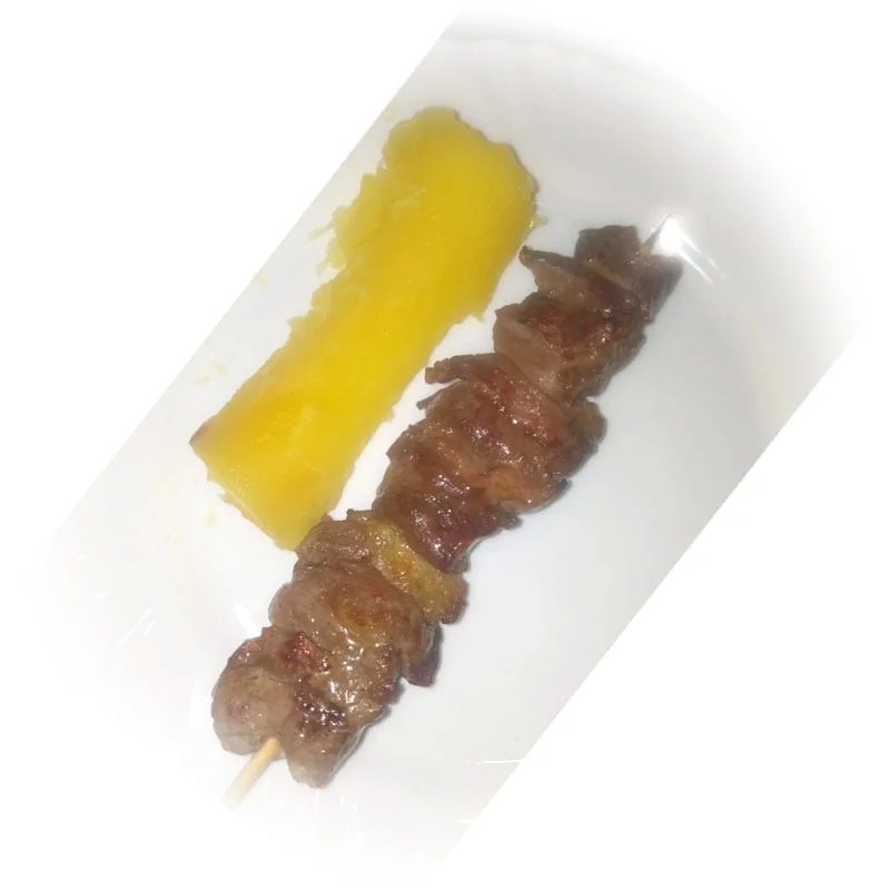 Espetinho com Mandioca